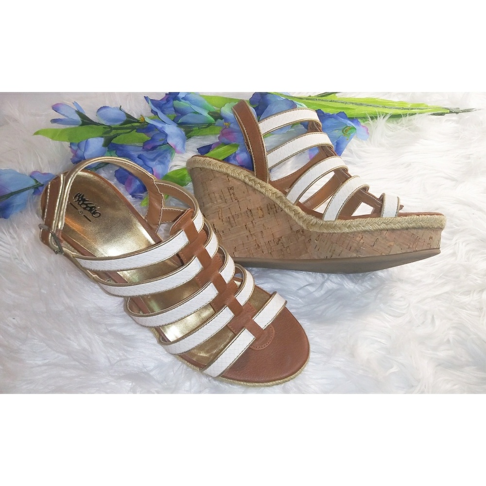 😍 3/$20! Mossimo | Brown & white Wedge heels - Picture 2 of 8